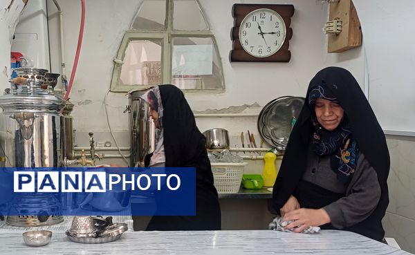 غبار روبی مسجد جامع کوهپایه همزمان با حلول ماه رمضان و ایام نوروز