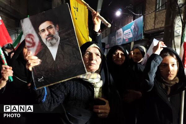 تجمع مردمی شهر صباشهر برای حمایت از رزمندگان اسلام