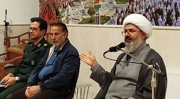 دیدار فرماندهان بسیج دانش آموزی مدارس کاشمر با امام‌ جمعه شهرستان