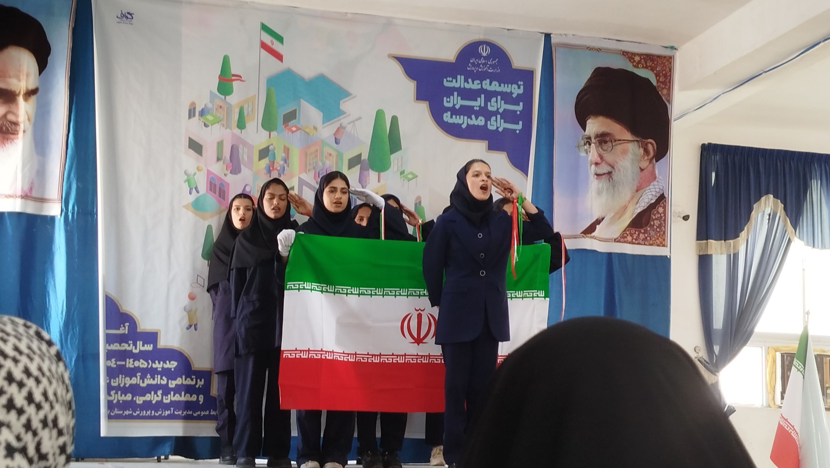 رقابت سرودهای مدرسه‌ای با هم‌صدایی دختران بندرلنگه