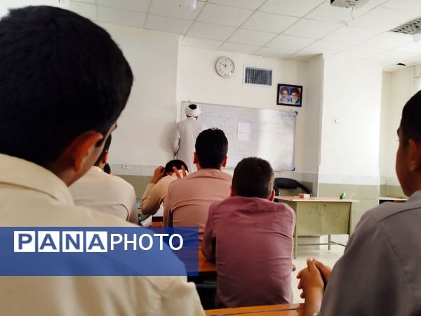 هدایت تحصیلی دانش‌آموزان در دبیرستان میثاق 