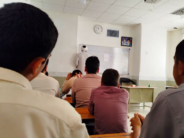 هدایت تحصیلی دانش‌آموزان در دبیرستان میثاق 