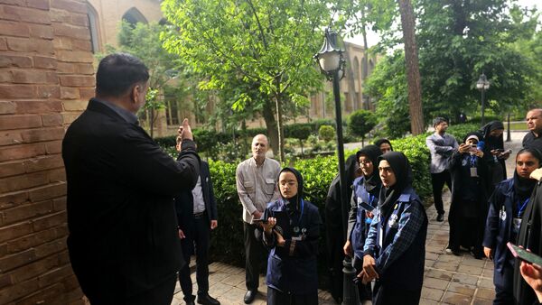 بازدید دانش‌آموزان خبرنگار پانا از مدرسه تاریخی دارالفنون
