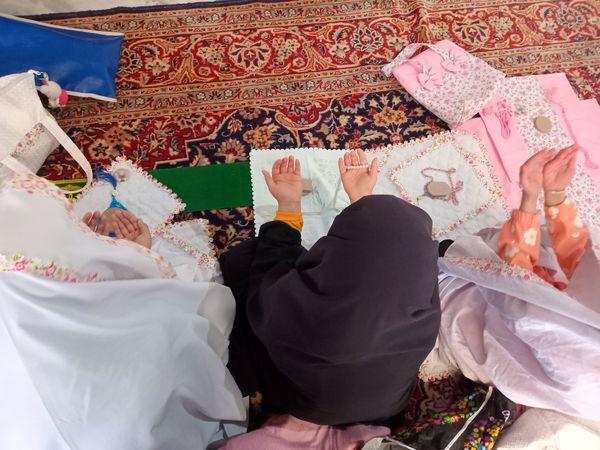 دهه نودی‌ها در نماز عبادی سیاسی جمعه