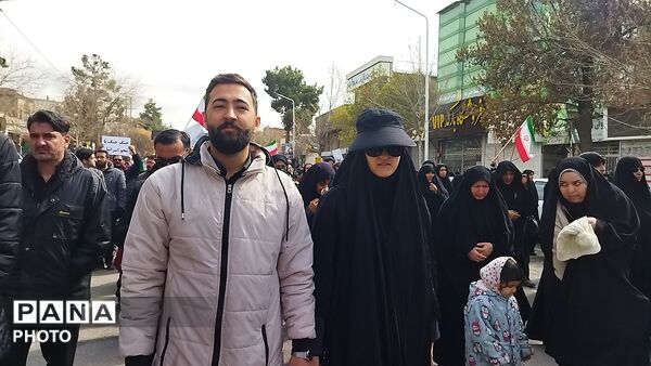 مشت هایی که با فریاد انتقام بالا می آمدند 
