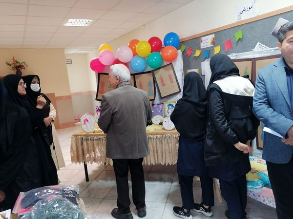 نمایشگاه کارآفرینی هنرستان عصمتیه نوخندان