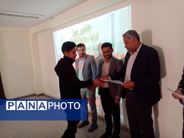 جشن تقدیر از دانش‌آموزان برتر دبیرستان علی‌سایانی فین