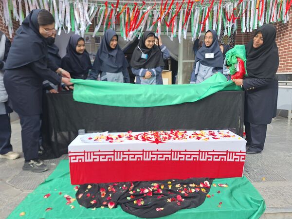 آماده‌سازی فضای مدارس شهرستان برای استقبال از پیکر مطهر شهید گمنام 