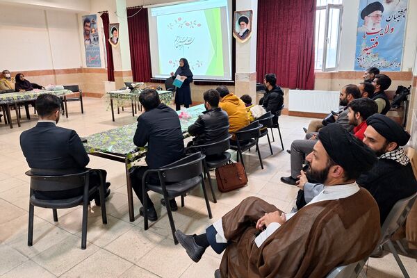 کارگاه توانمندسازی دبیران درس تفکر و سبک زندگی در پردیس