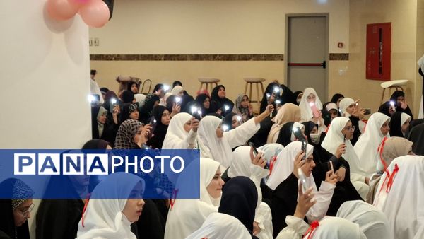 نخستین دیدار معنوی دانش‌آموزان دختر اعزامی به حج عمره با خانه خدا