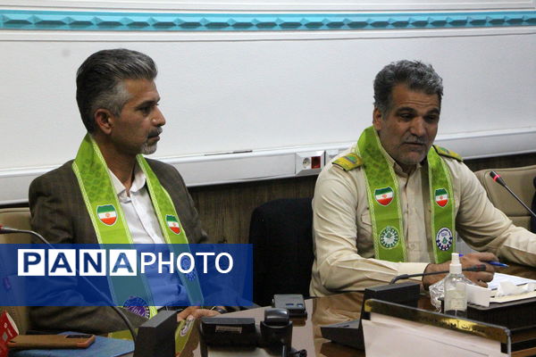 نشست ریاست سازمان دانش‌آموزی با مدیر آموزش و پرورش ناحیه یک یزد