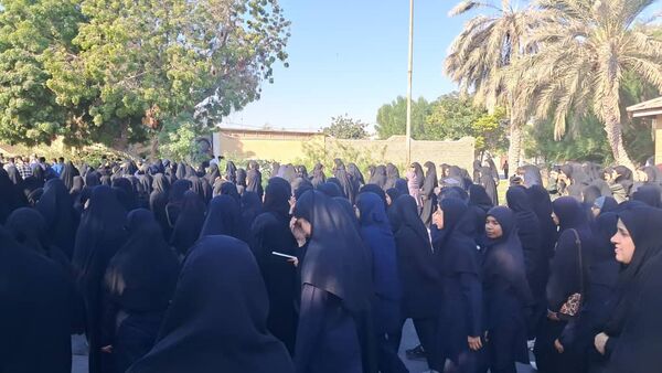 تشییع باشکوه شهید گمنام با بدرقه پرشور دانش‌آموزان