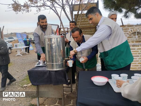 اقامه نماز بندگی در مسجد جامع تاریخی شهر رشتخوار