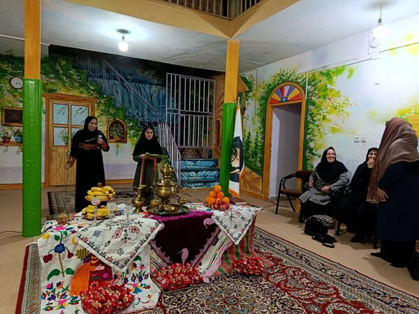 جشن یلدا در دبیرستان نمونه اندیشه 
