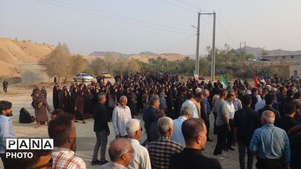 خاک سپاری پیکر شهید حمید عوض‌زاده در روستای خورخوروست فین