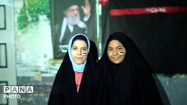 کودکان راهپیمایی را زیبا تر می‌کنند