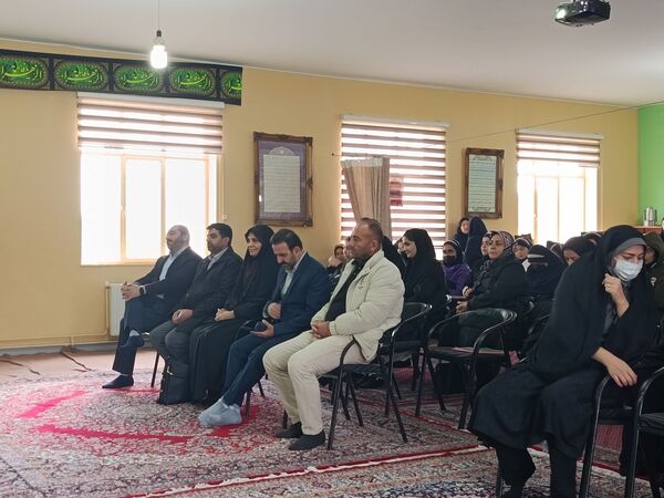 نواخته شدن زنگ هفته پژوهش در دماوند