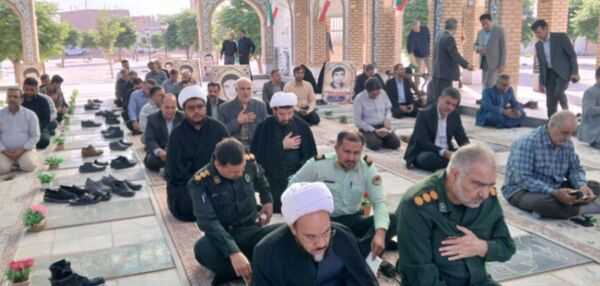  غبارروبی مزار شهدای شهرستان خلیل آباد