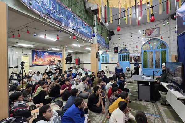 حضور دانش‌آموزان معتکف ناحیه دو شهرری در جلسات بصیرتی