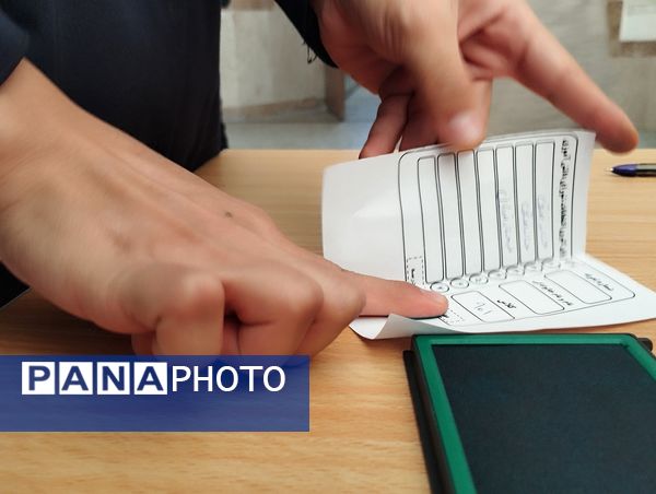 انتخابات شورای دانش‌آموزی در دبیرستان فاطمه آهنچی مشهد