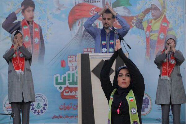 بهارستان دو صحنه همفکری، همدلی و همکاری پیشتازان در همایش یاوران انقلاب
