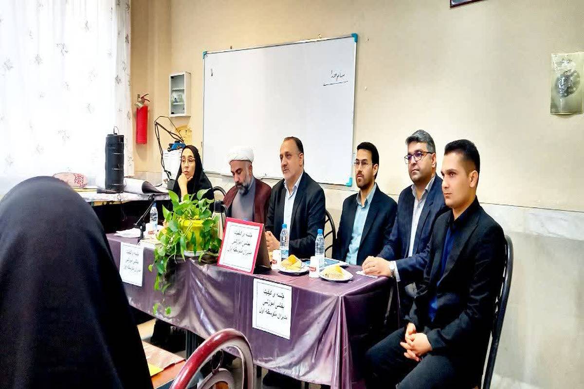 اصلی ترین رسالت در مقطع متوسطه اول،کشف استعداد،تثبیت هویت و هدایت تحصیلی است