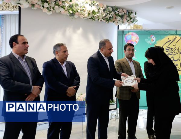 آیین تجلیل از برگزیدگان جشنواره‌های فرهنگی و هنری شمال‌غرب کشور در تبریز