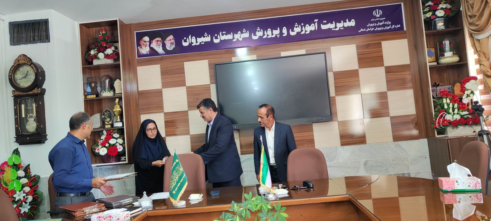 تجلیل مدیر آموزش و پرورش شهرستان شیروان از خبرنگاران پانا