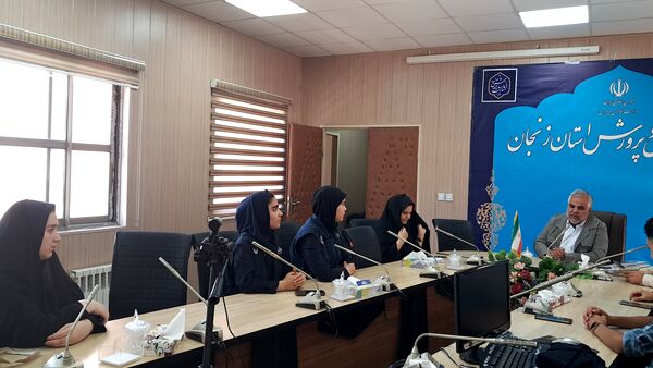 دیدار جمعی از دانش‌آموز خبرنگاران زنجانی با مدیرکل آموزش و پرورش استان