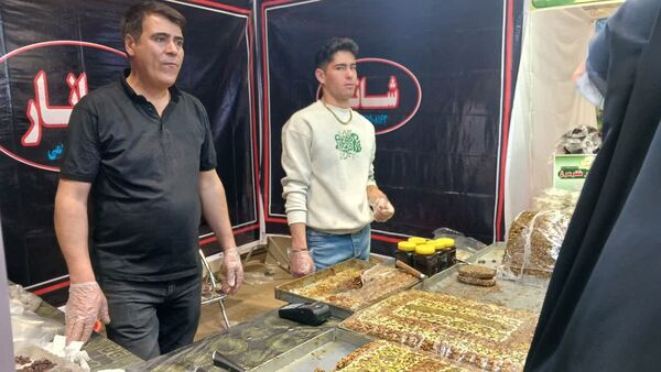 بازدید از غرفه‌های نمایشگاه اقتصاد مقاومتی در قم
