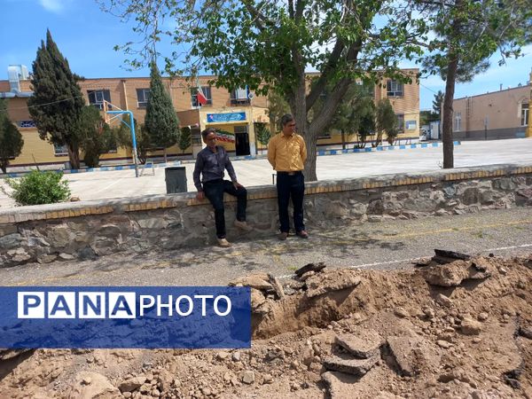 آغاز ساخت زمین چمن مصنوعی در دبیرستان نمونه دولتی دانش