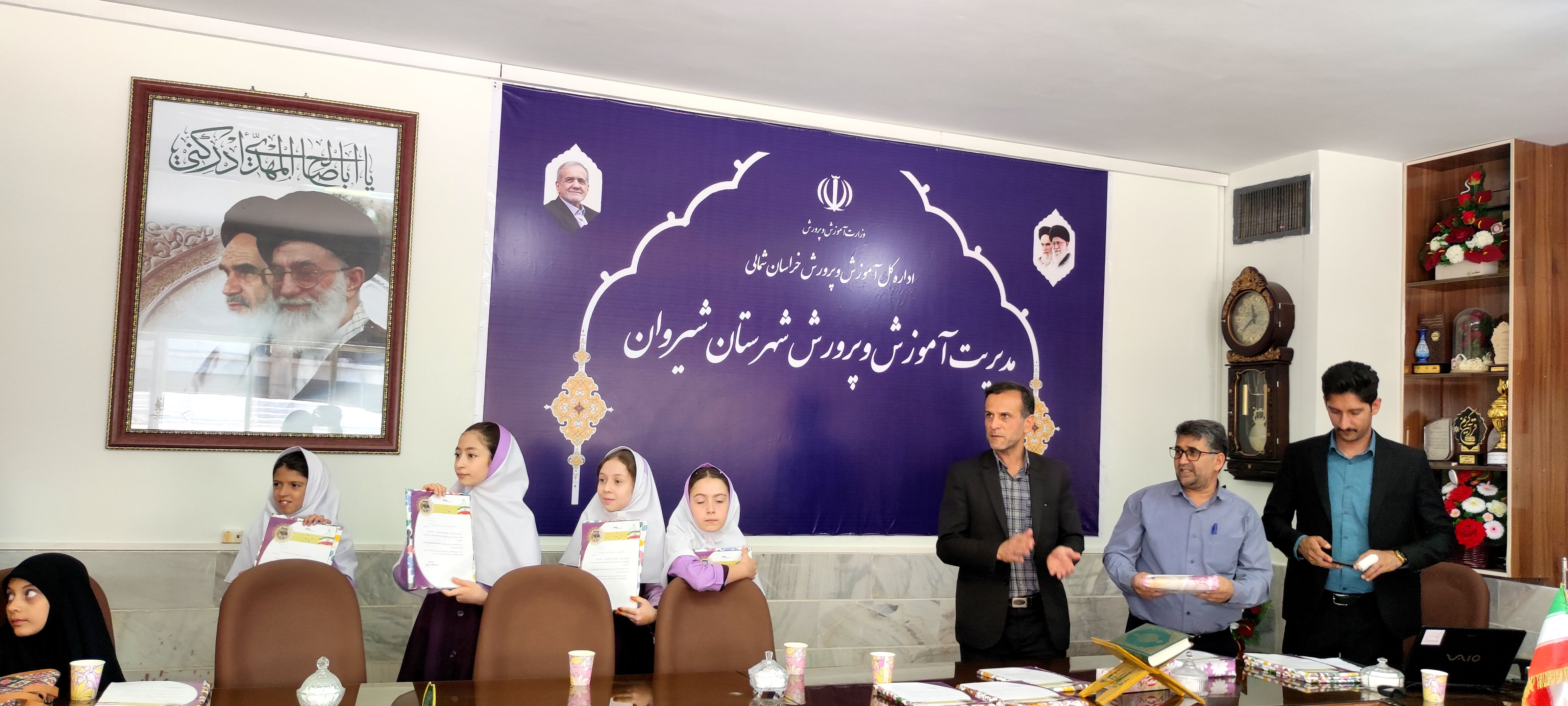 تجلیل از برگزیدگان رشته‌های قصه‌گویی قرآنی و سرودهای دهه شصت در شیروان