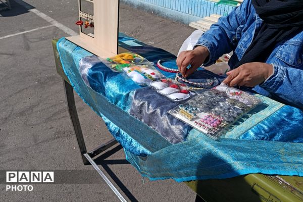 رنگِ خلاقیت در مدرسه رستمرودی پیچید؛ برگزاری بازارچه خوارزمی