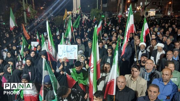مردم پلدختر در حمایت از انقلاب هر شب  در خیابان هستند