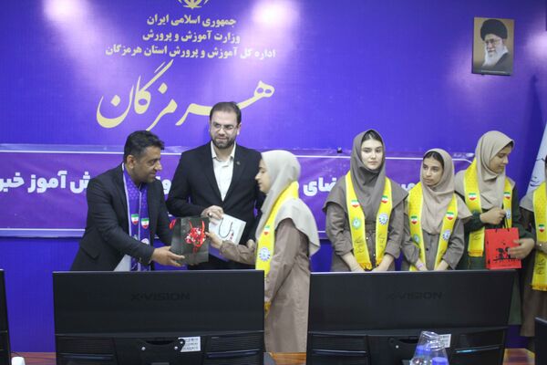 حضور قائم مقام معاون وزیر در سازمان دانش‌آموزی با دانش‌آموزان پیشتاز هرمزگانی