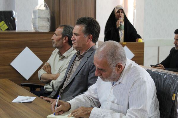 نشست اصحاب رسانه شهرستان سامان با مدیرکل فرهنگ و ارشاد اسلامی استان چهارمحال و بختیاری