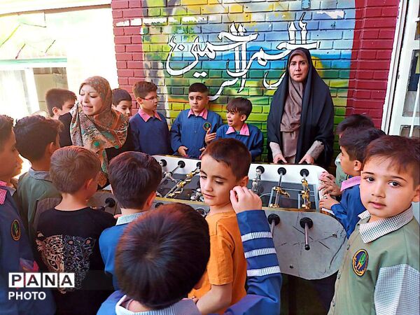 جشن آغاز سال تحصیلی و «روز پرچم» در مدرسه معراج منطقه ۱۰ تهران
