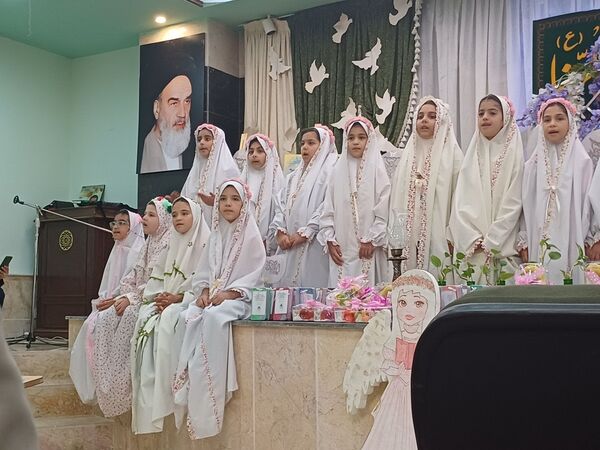 برگزاری جشن تکلیف دانش‌آموزان دبستان گلهای‌شادی ناحیه ۲ کرج