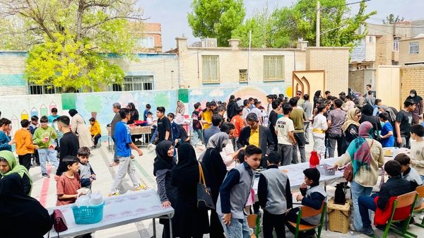 برپایی بازارچه در دبستان معلم آشخانه 
