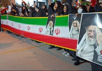 اجتماعات پرشور و مردمی همچنان ادامه دارد 