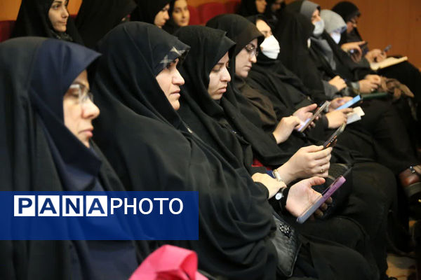 برگزاری دوره آشنایی با ابزارهای هوش مصنوعی ویژه معلمان قم