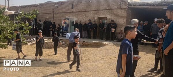 حرکت دسته های عزاداری در روستای فرشه