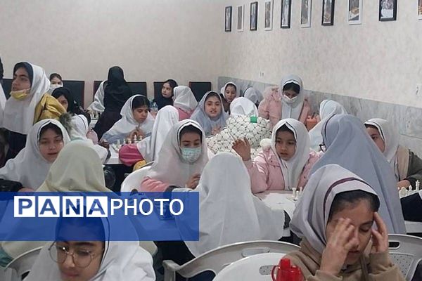 رقابت فکری دانش آموزان شهرستان قدس در مسابقات شطرنج دانش‌آموزی 