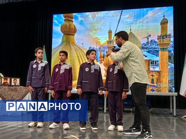 پایان شیرین دوره‌های آموزشی «غنچه‌های نور» با حضور چهره محبوب کودک و نوجوان در کاشان