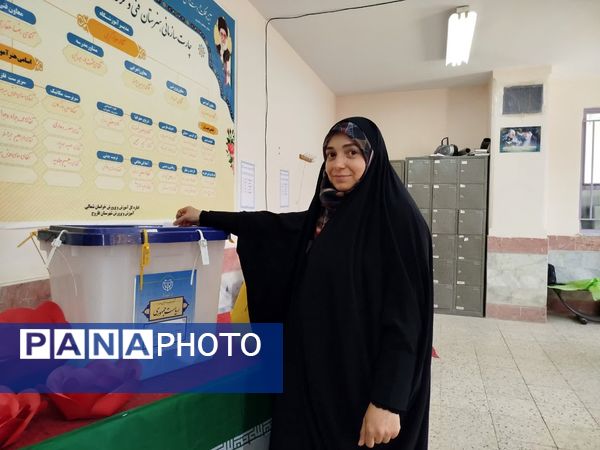 حضور پرشور مردم فاروج پای صندوق‌های رای 