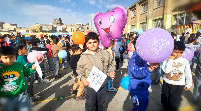 آغاز پویش آموزشی «بهداشت دهان و دندان» در کامیاران با مشارکت ۱۵۰ دانش‌آموز