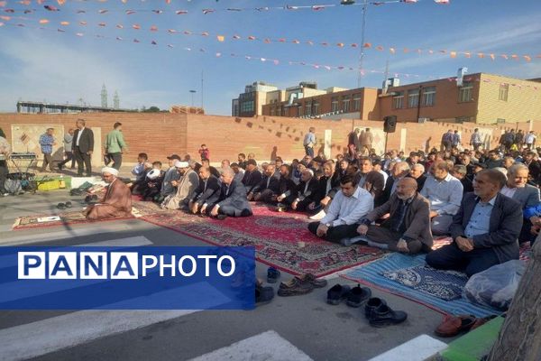 اقامه نماز عید فطر در قیامدشت ناحیه یک ری