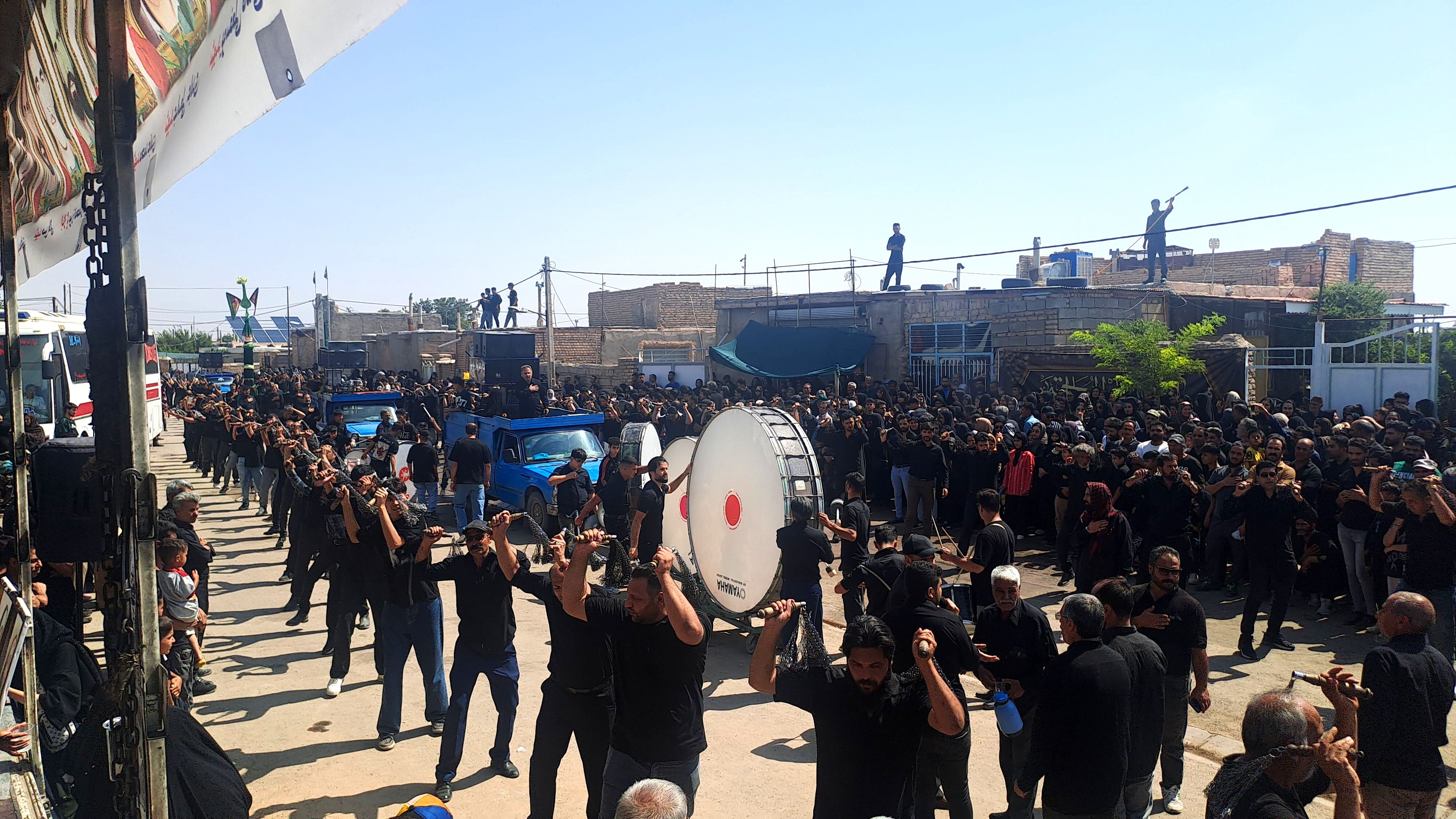 مراسم عزاداری و زنجیر زنی شهادت امام حسن مجتبی(ع) و رحلت پیامبر اکرم (ص) در  روستای کفکی خراسان رضوی