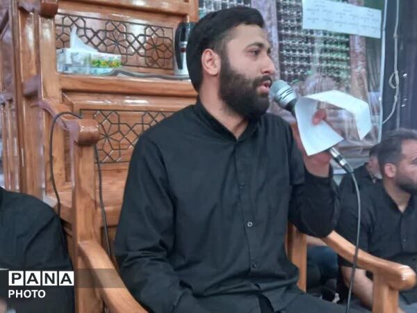 سینه زنی و عزاداری شام غریبان در حسینیه‌های روستای فدافن