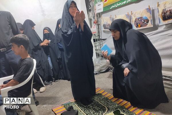 صحیح خوانی و باز خوانی احکام در موکب شمیم میدان امام خامنه‌ای شهرستان قدس 